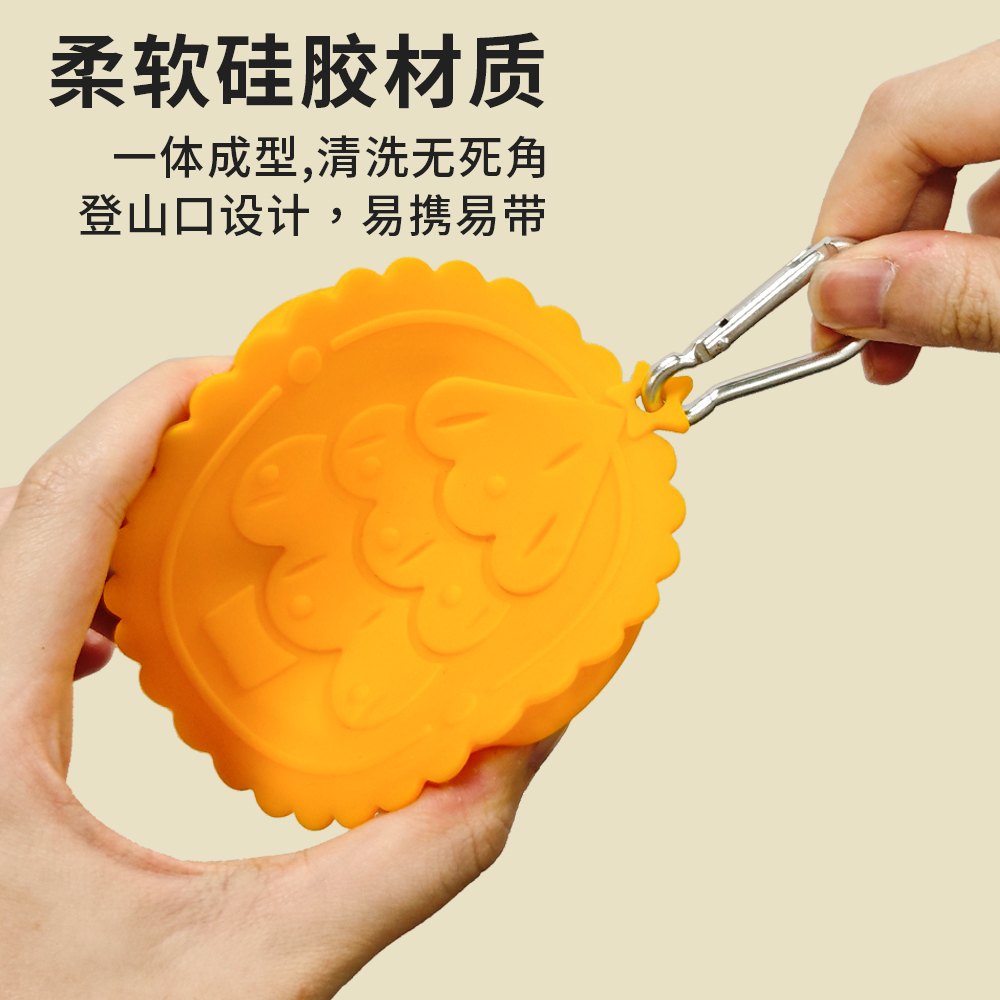 Christmas Silicone Pet Food Can Lid for Reusable Food Storage 2